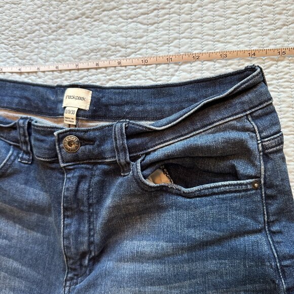 Denim Shorts W30 size 11 Rolled Hem Stretch Medium Wash - Picture 3 of 8